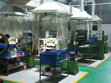 様々な産業用用途のための異なる唇のデザインを持つオイルシール 13